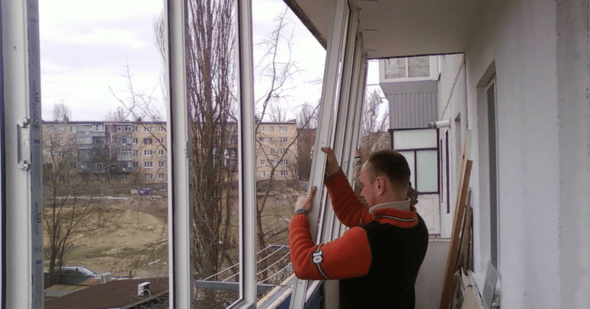 Превращение окна на балконе в дверь: пошаговая инструкция