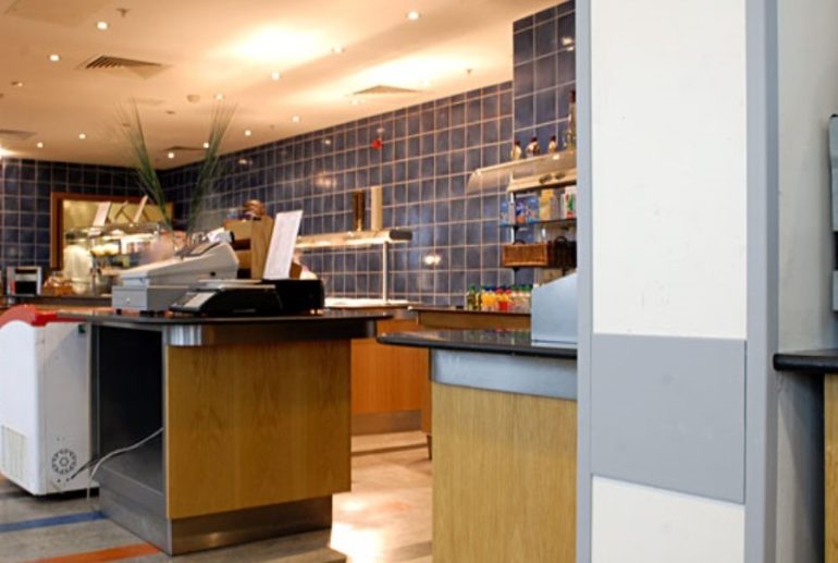 Пластиковые угловые накладки против сколов и грязи почему они стали стандартом в коридорах и холлах