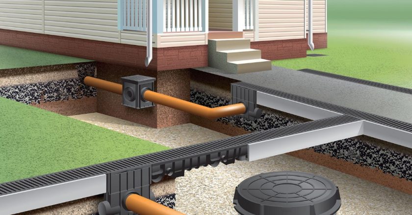 Пластик или бетон: какие водоотводные лотки подойдут вашему двору