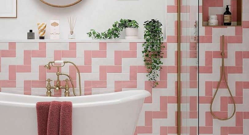 Большая или мелкая: какой формат плитки в ванной сейчас в тренде и почему